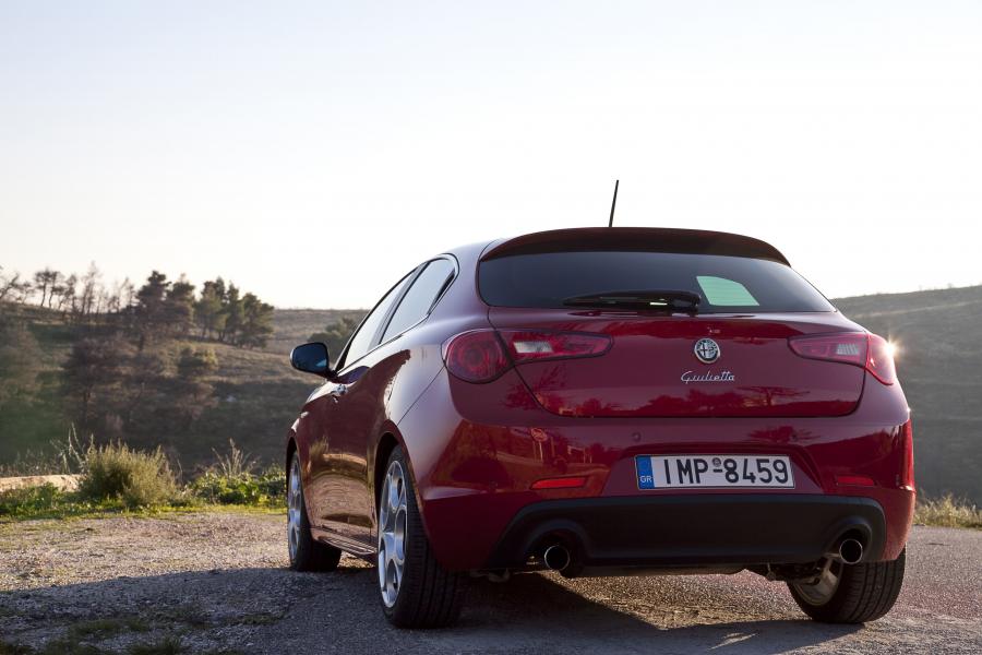  Alfa Romeo Giulietta Quadrifoglio Verde (940) 2010 года  (фото 16 из 48)